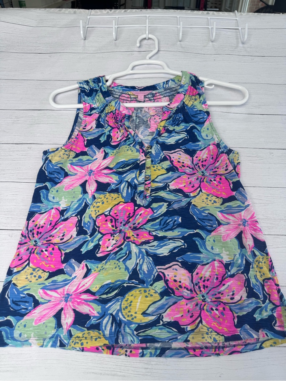 Lilly Pulitzer Floral Sleeveless Henley Tank Top Medium Pink Blue Tropical - Picture 3 of 7